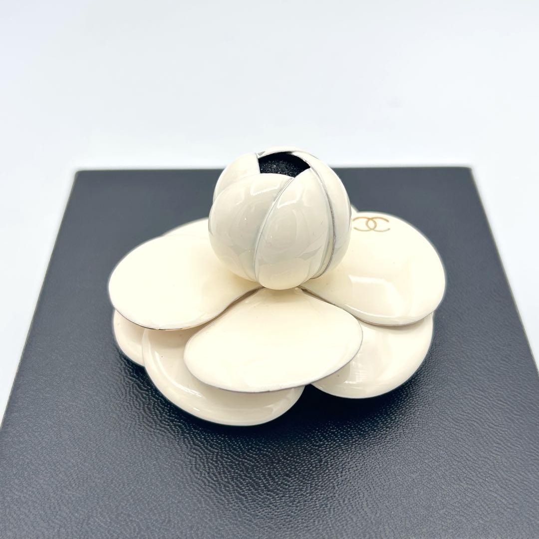 【超希少】シャネル ブローチ カメリア 02P メタル アイボリー ココマーク