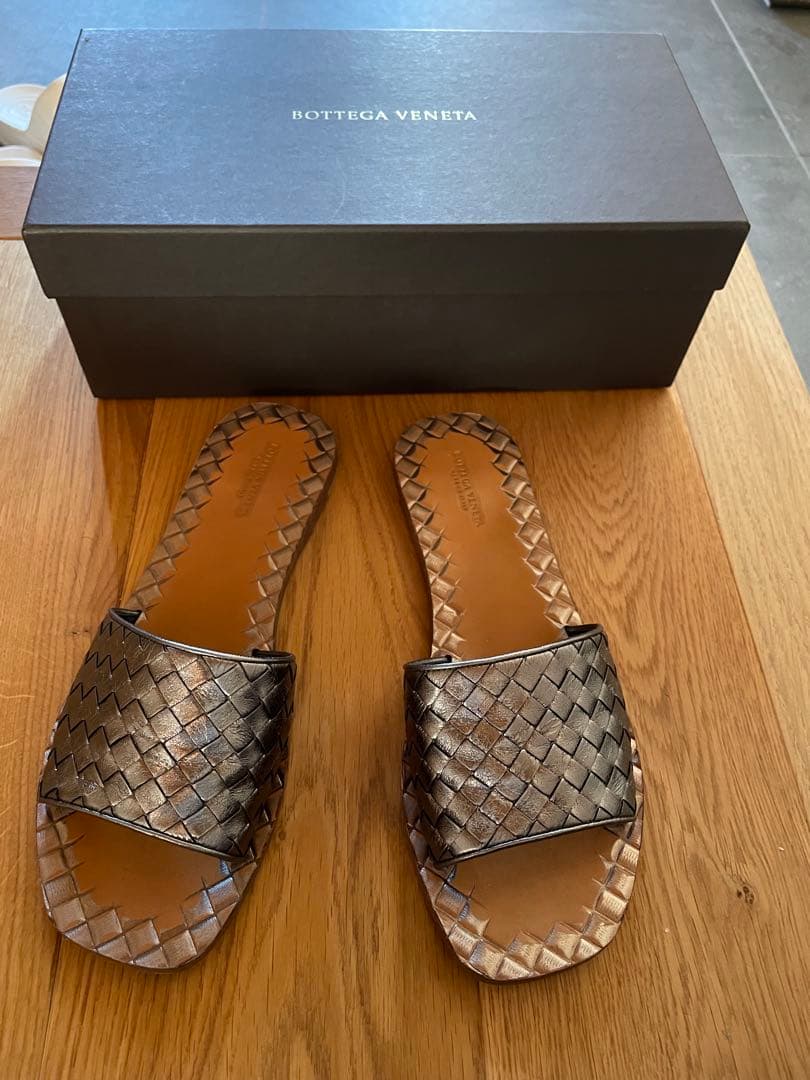 ボッテガヴェネタ　メタリックレザー　サンダル