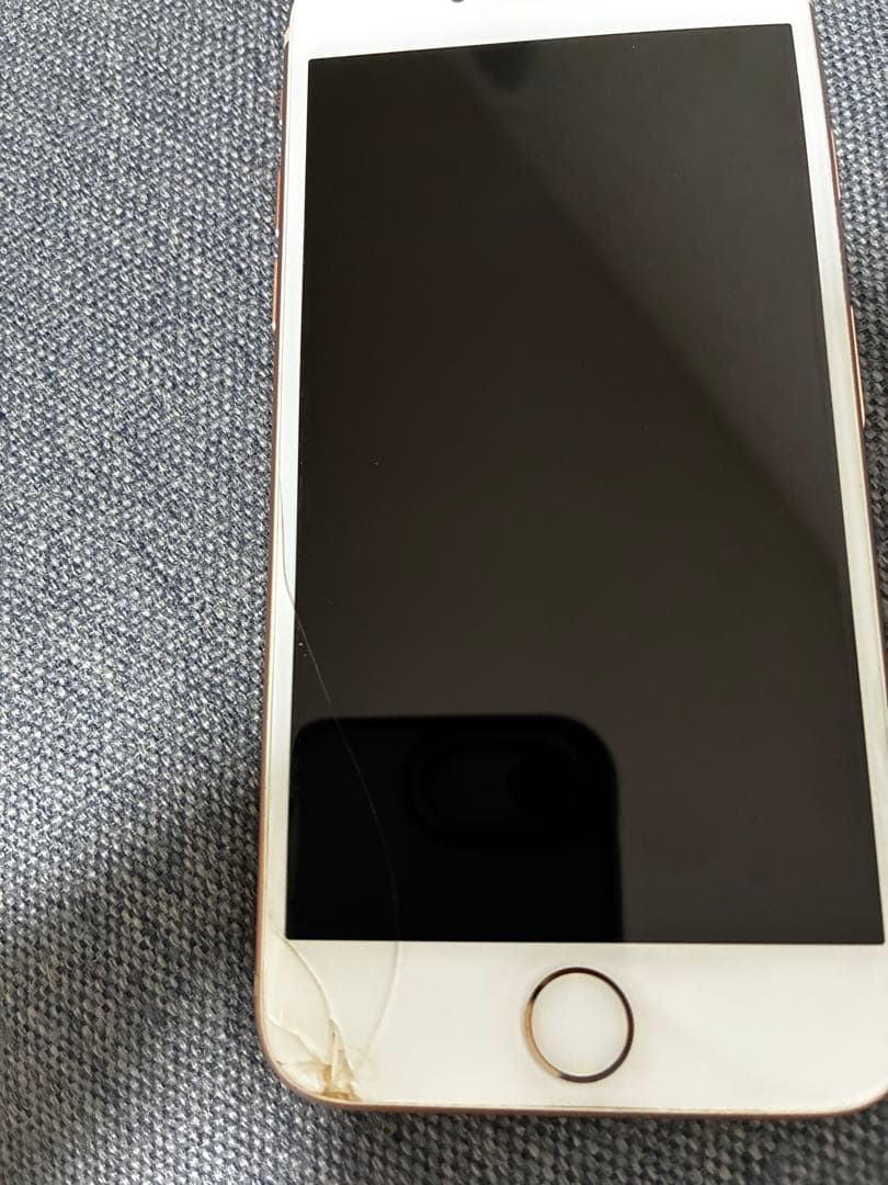 iPhone 8 ゴールド 画面ひびあり