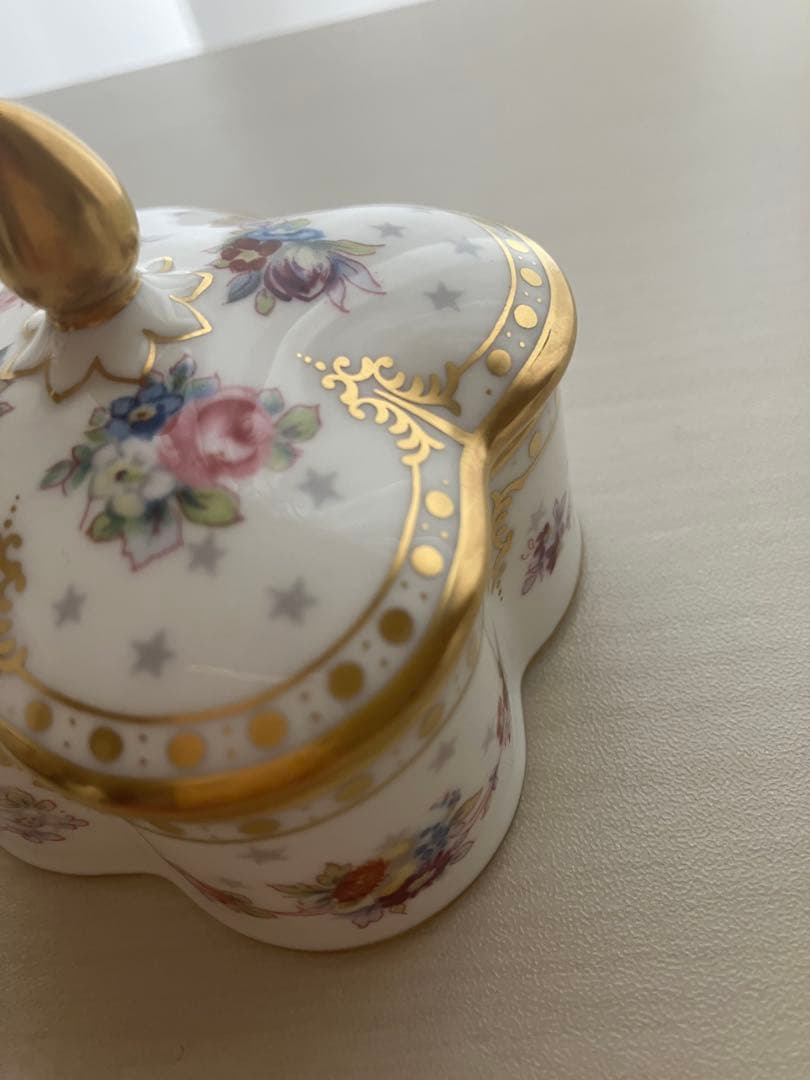 ロイヤルクラウンダービー　ロイヤルアントワネット　蓋付き　小物入れ
