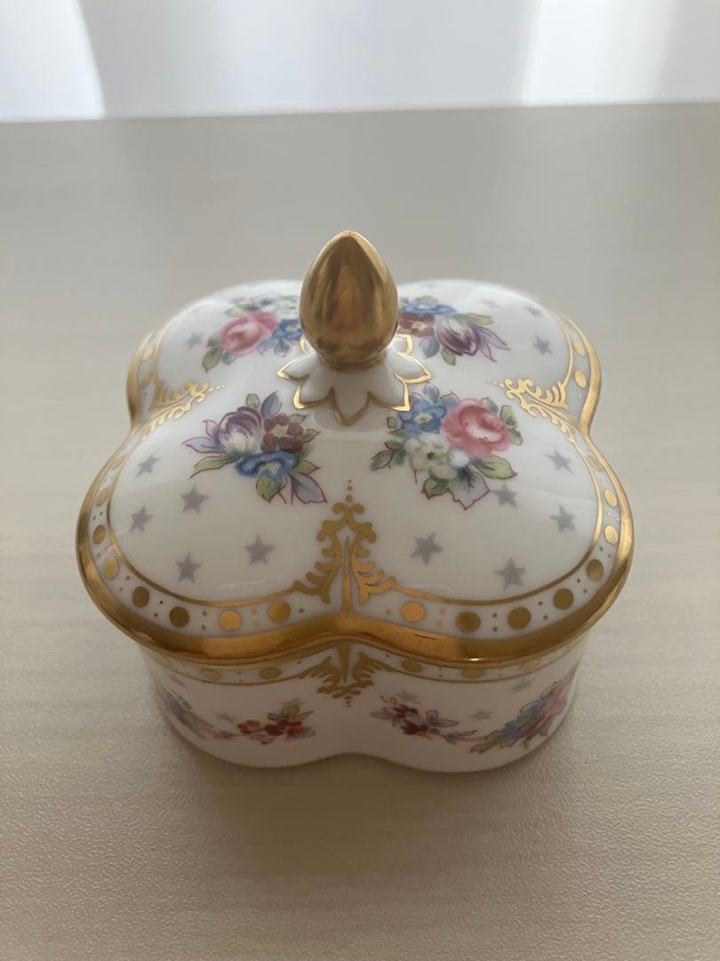ロイヤルクラウンダービー　ロイヤルアントワネット　蓋付き　小物入れ