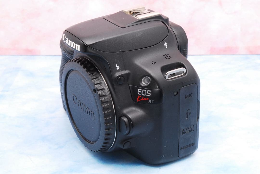 キャノン Kiss X7✨小型＆軽量で持ち運びラクラク✨一眼レフカメラ