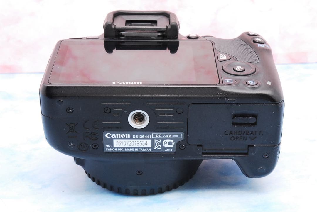 キャノン Kiss X7✨小型＆軽量で持ち運びラクラク✨一眼レフカメラ