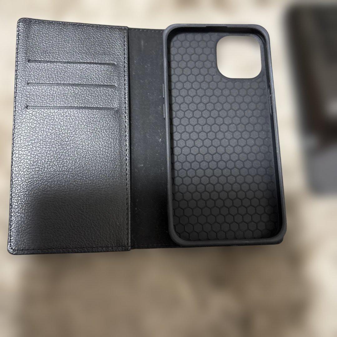 iPhone14 本体　カラー、ミッドナイト、ケースとミッキー携帯ケース付き