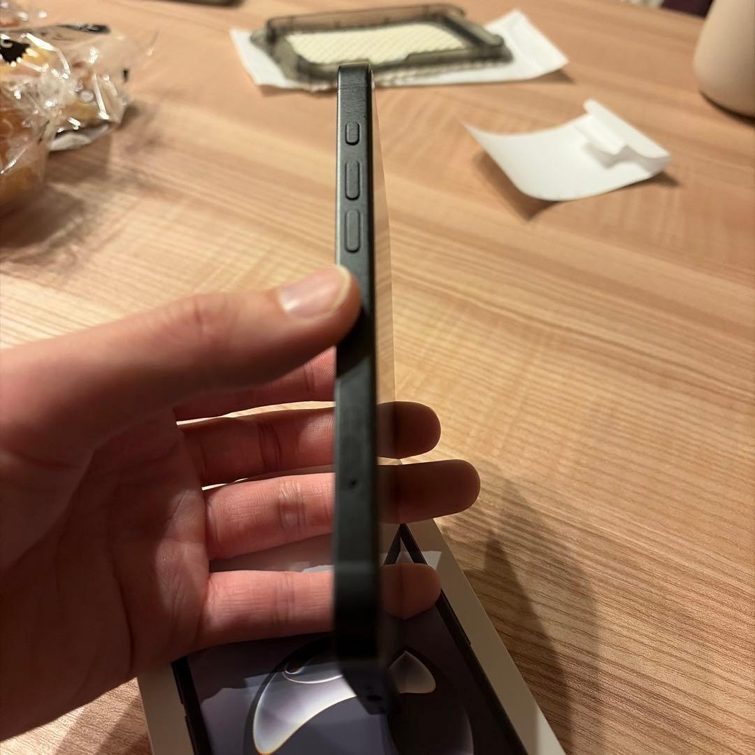 国内版 iPhone 16e ブラック 128GB 本体 箱／おまけ付き