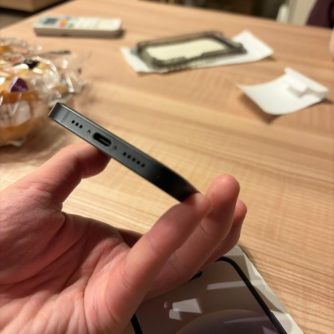 国内版 iPhone 16e ブラック 128GB 本体 箱／おまけ付き