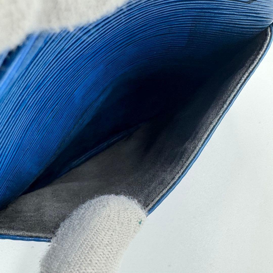 ルイヴィトン エピ ダヌーヴ レザー ショルダーバッグ 斜めがけ ブルー