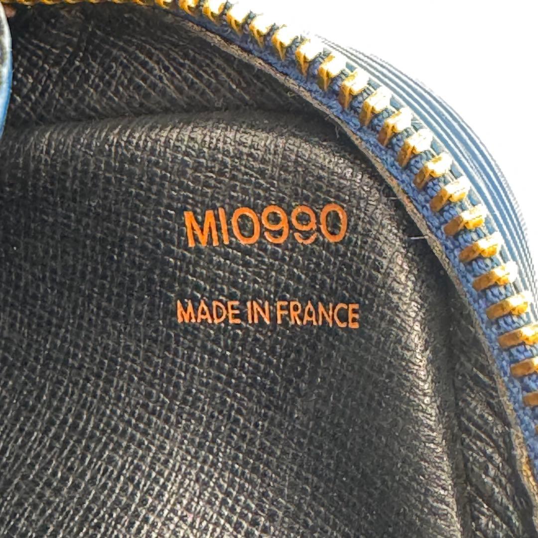 ルイヴィトン エピ ダヌーヴ レザー ショルダーバッグ 斜めがけ ブルー