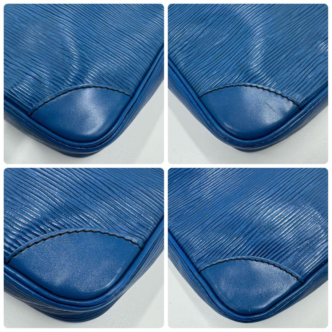 ルイヴィトン エピ ダヌーヴ レザー ショルダーバッグ 斜めがけ ブルー