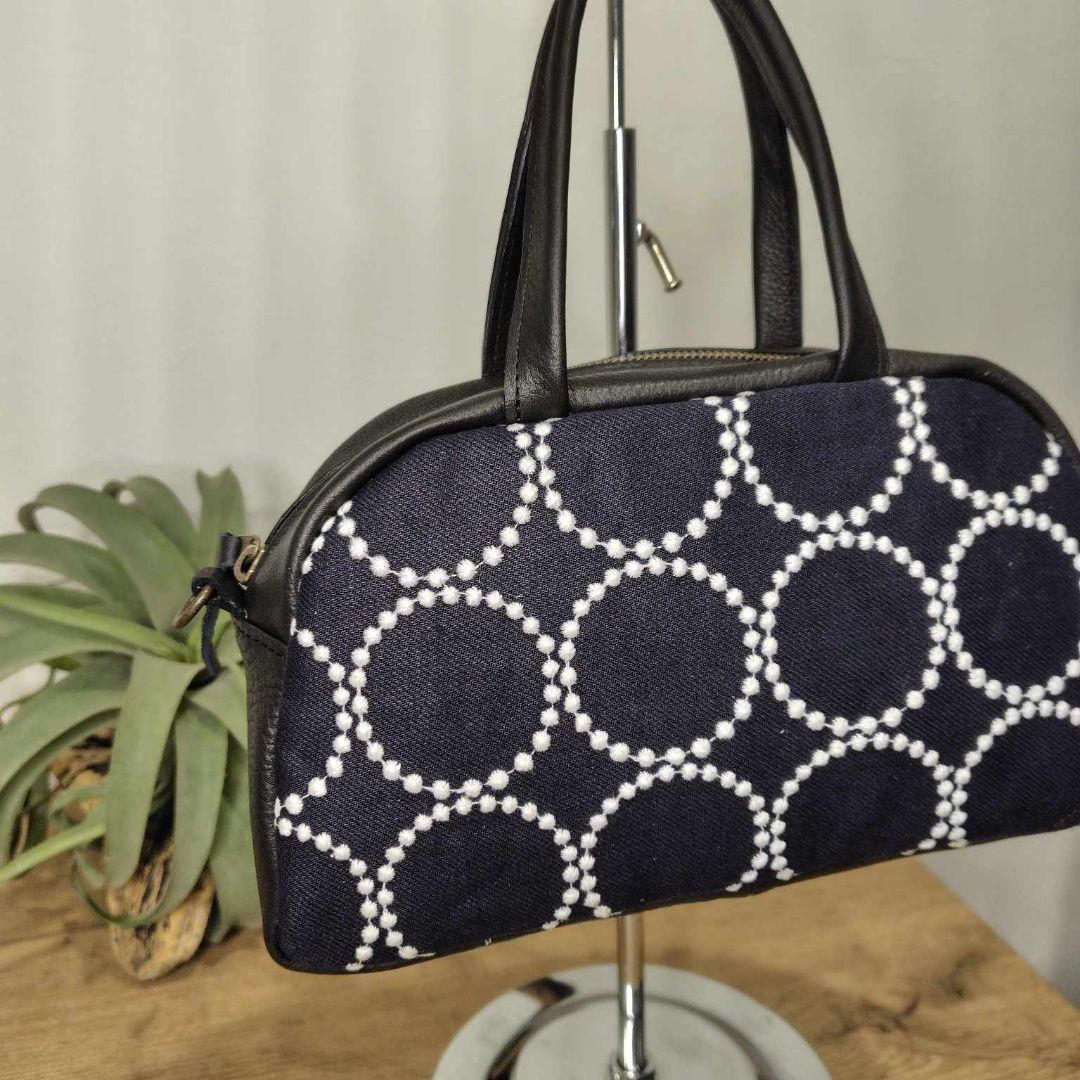 ミナペルホネン/tambourineタンバリンネイビー×白/ラウンドボストン黒革