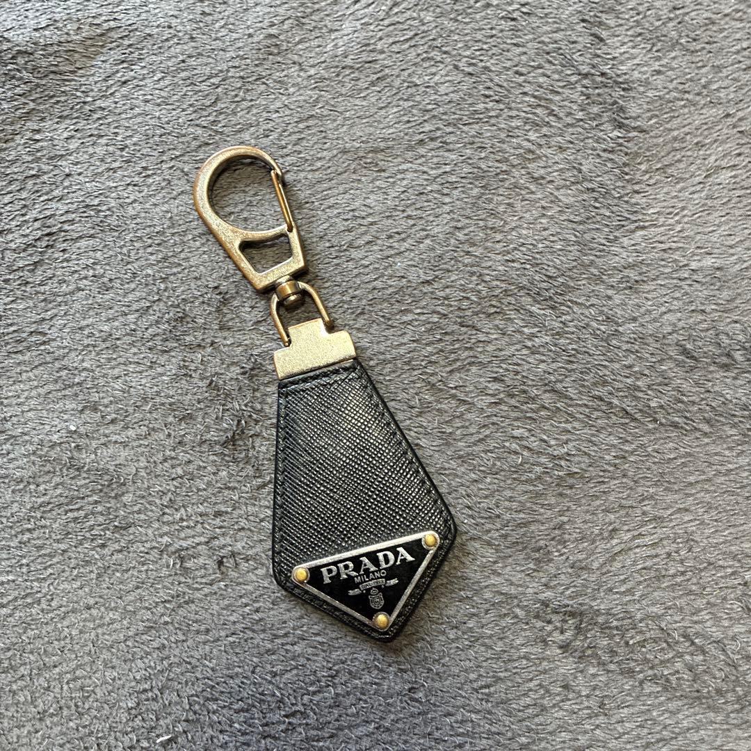 プラダ　キーホルダー　ストラップ　キーリング　0710