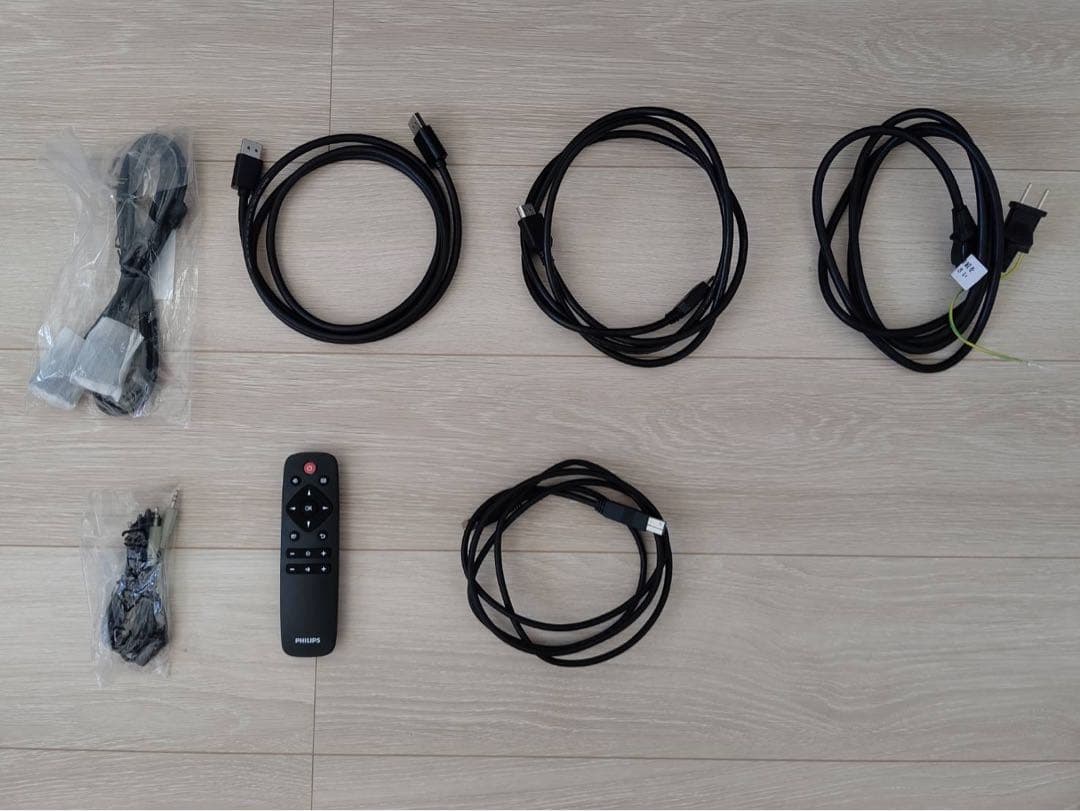 HUE様　PHILIPS 42.51型4KウルトラHD液晶ディスプレイ