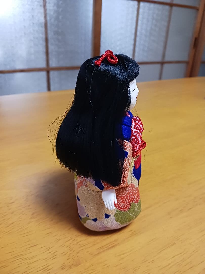 市松人形 青と赤の着物