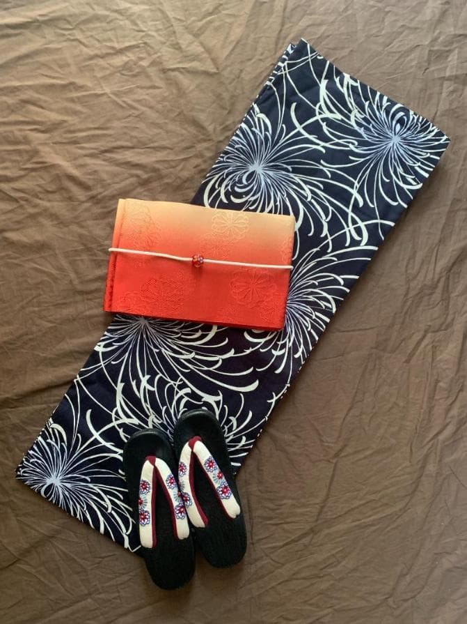 ◆大人ゆかた◆糸菊花火涼し黒浴衣◆どなたでもお似合いになる古典シンプル柄◆高級