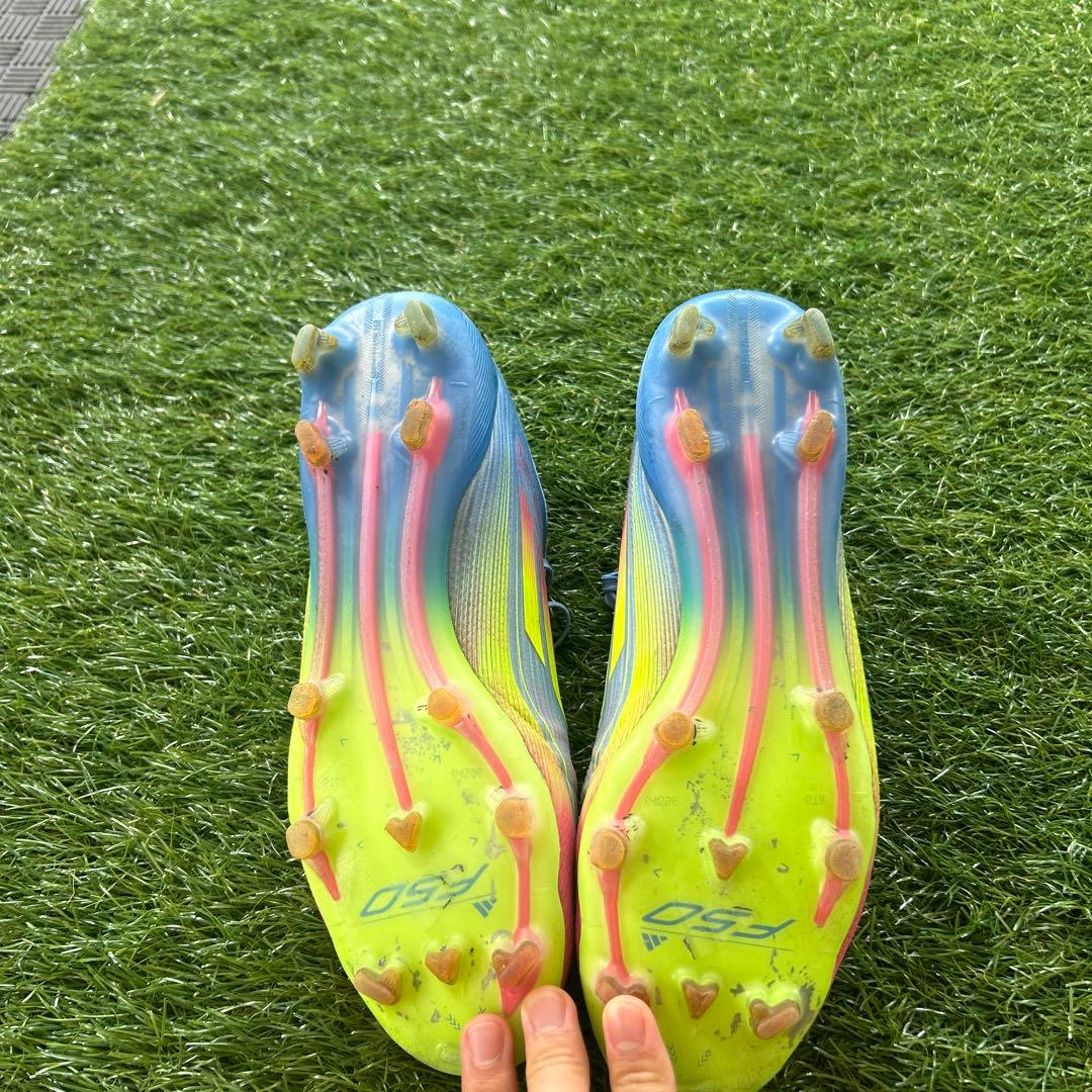 adidas PESO サッカーシューズ