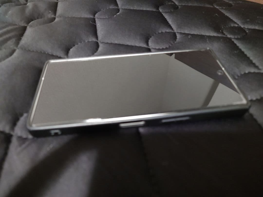 AQUOS R9 SH-M28 SIMフリー版（ホワイト）