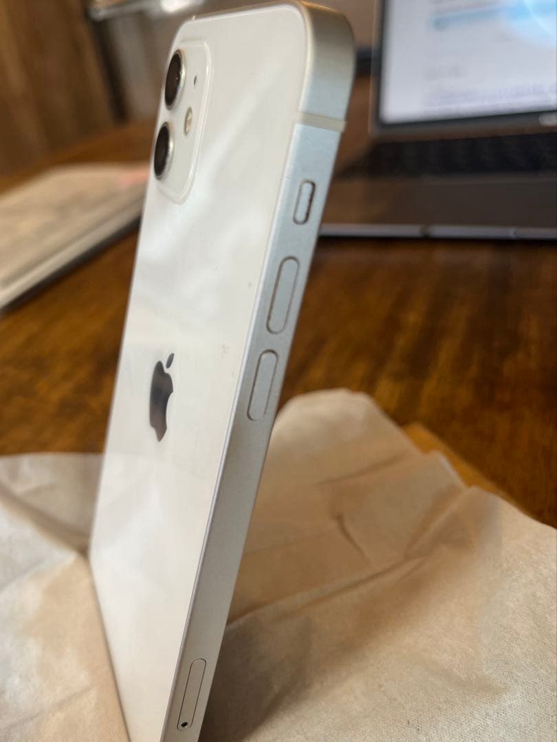 中古品　iPhone12 64G ホワイト　美品