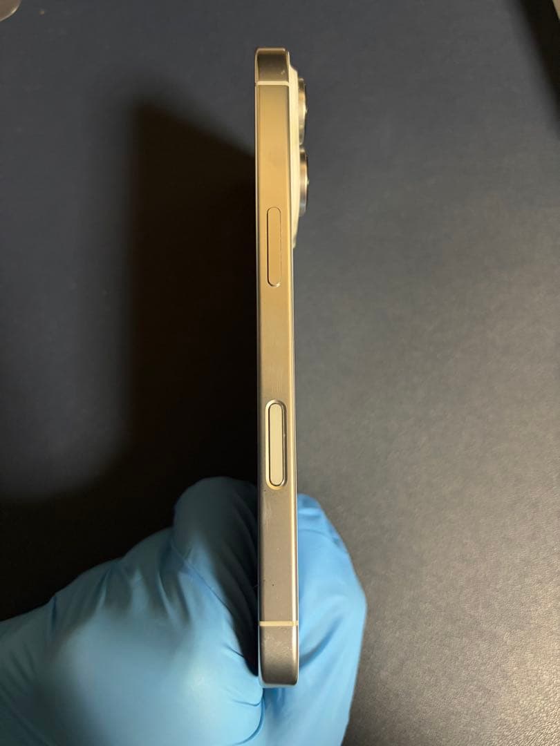 iPhone 16 Pro 256GB 本体　ホワイトチタニウム