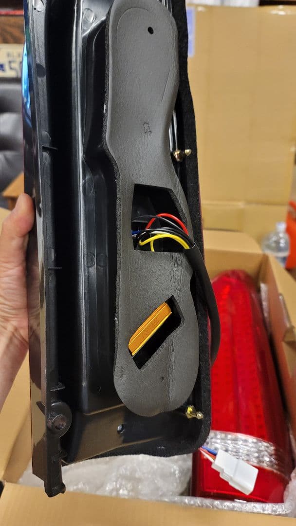 ハイエース　7型他、テールランプ