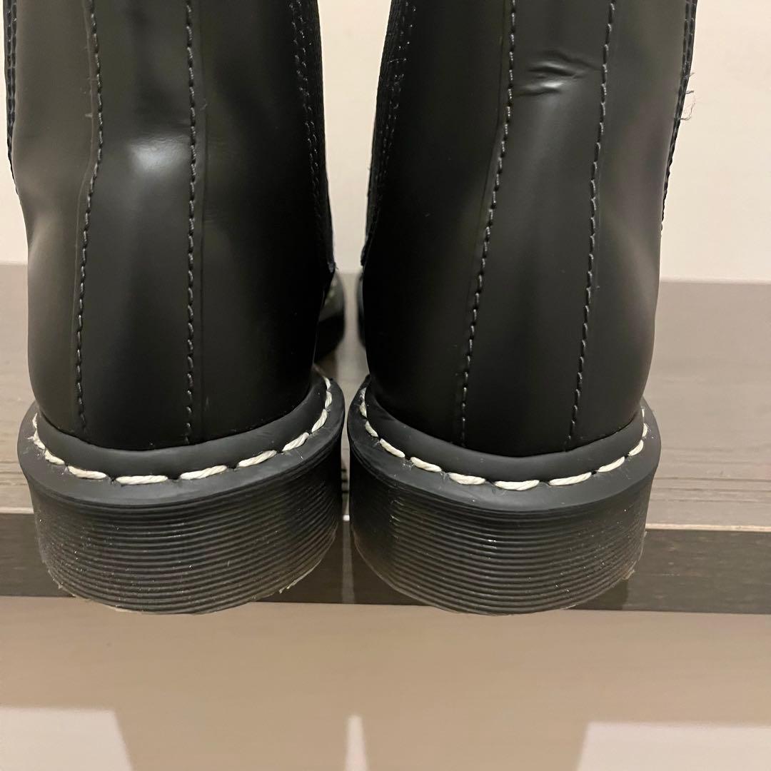 ホワイトステッチ チェルシーブーツ　ドクターマーチン