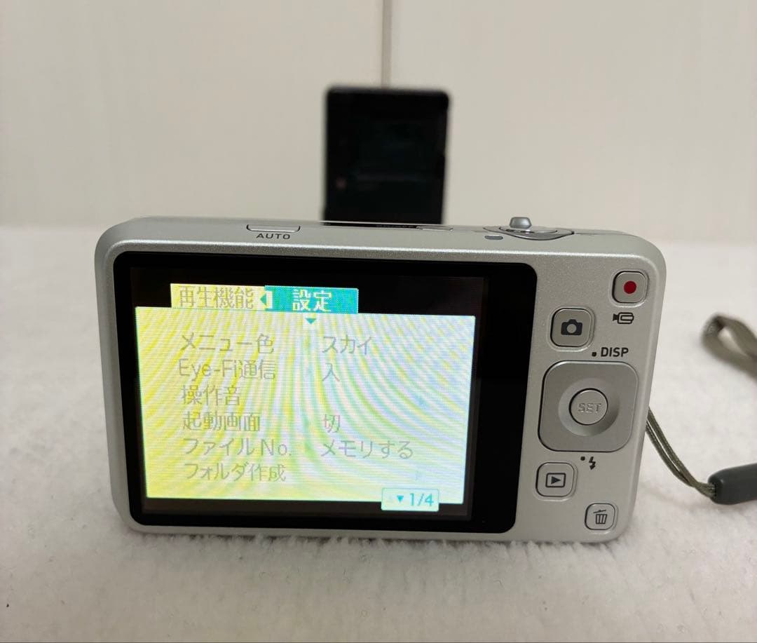 【美品】CASIO EXILIM EX-Z800 シルバー14.1メガピクセル