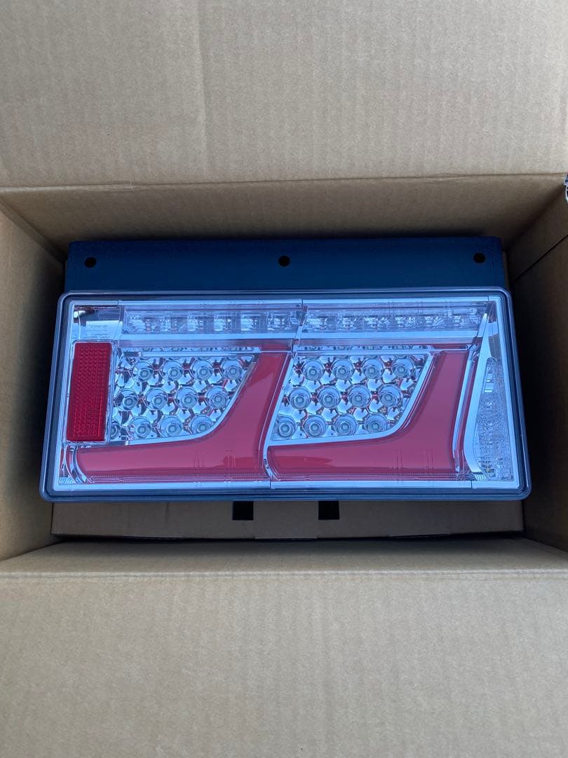 KOITO製LEDリアコンビネーションランプ シーケンシャルターンシグナル×2