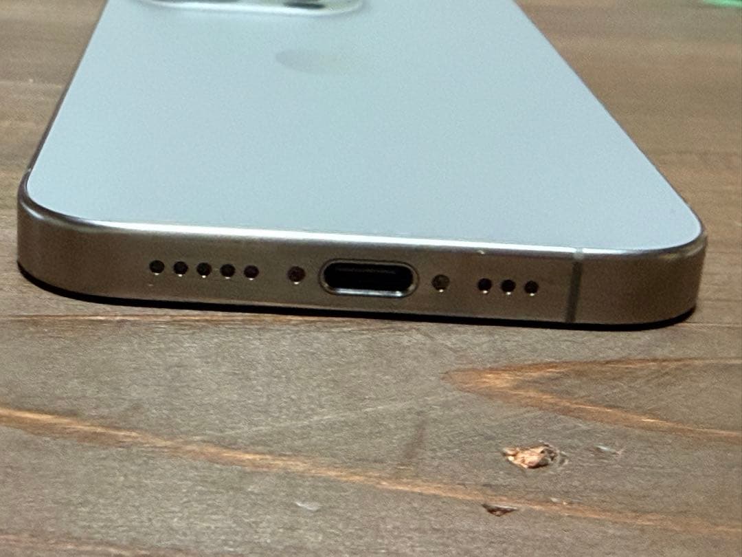 Apple iPhone 15 Pro シルバー 256GB 本体　美品