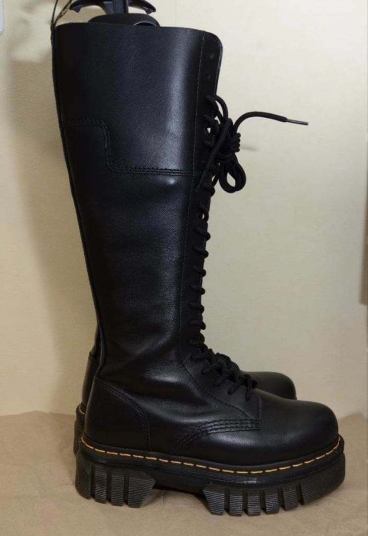 ドクターマーチン 20 ホール ロングブーツ 24cm 新年お値下げ