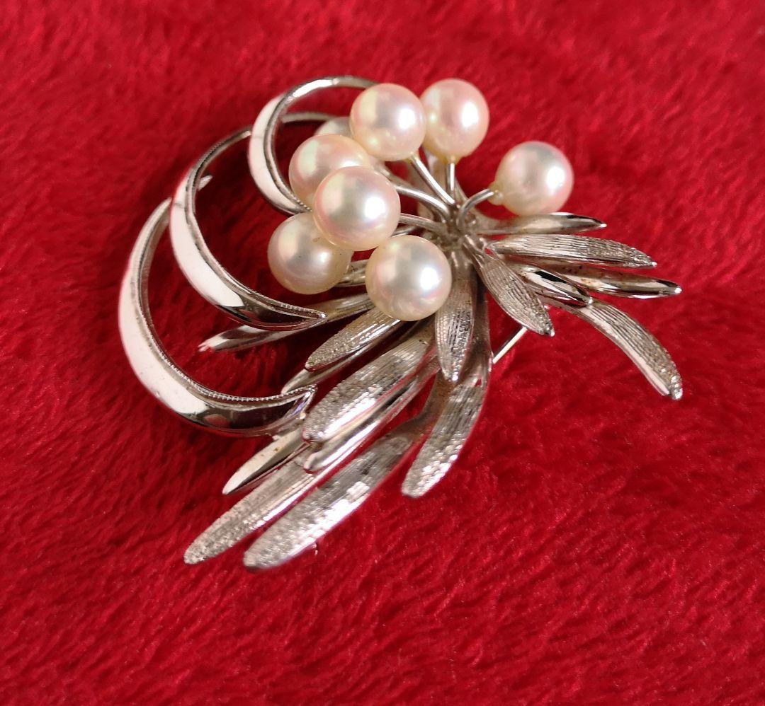 ヴィンテージ シルバー製 ブローチ アコヤ本真珠 8粒装飾 植物モチーフ 447