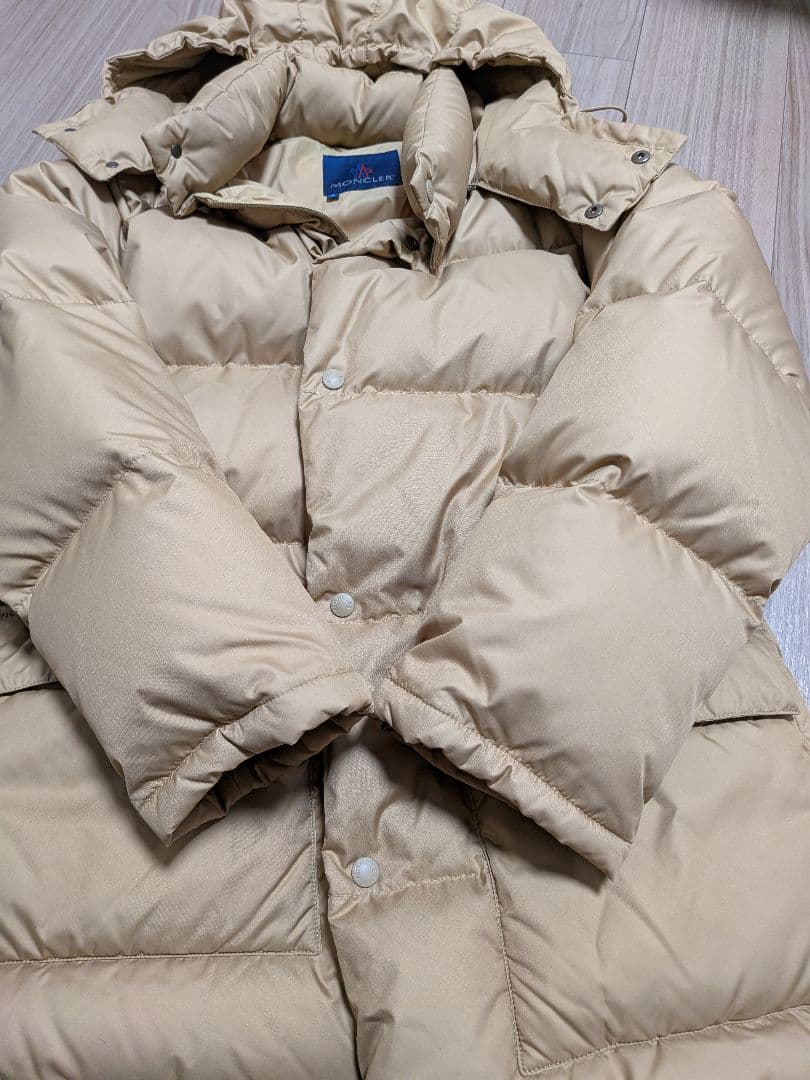 MONCLERモンクレールPARISパリス 青タグ