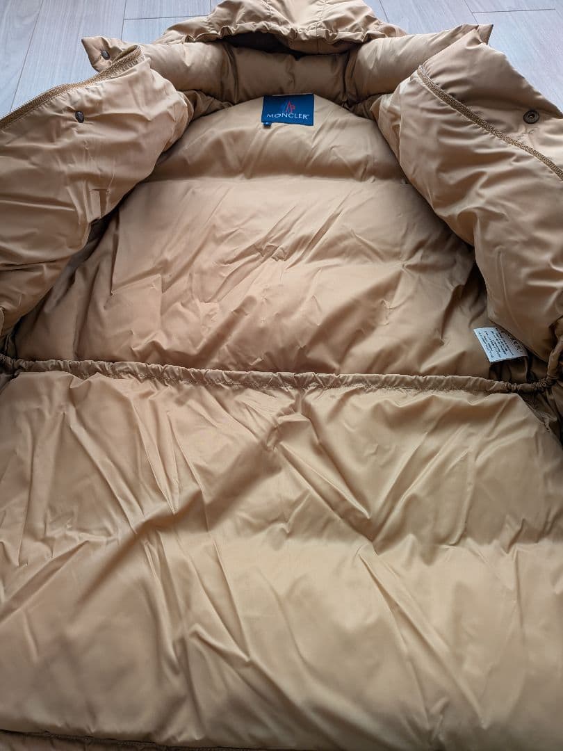 MONCLERモンクレールPARISパリス 青タグ