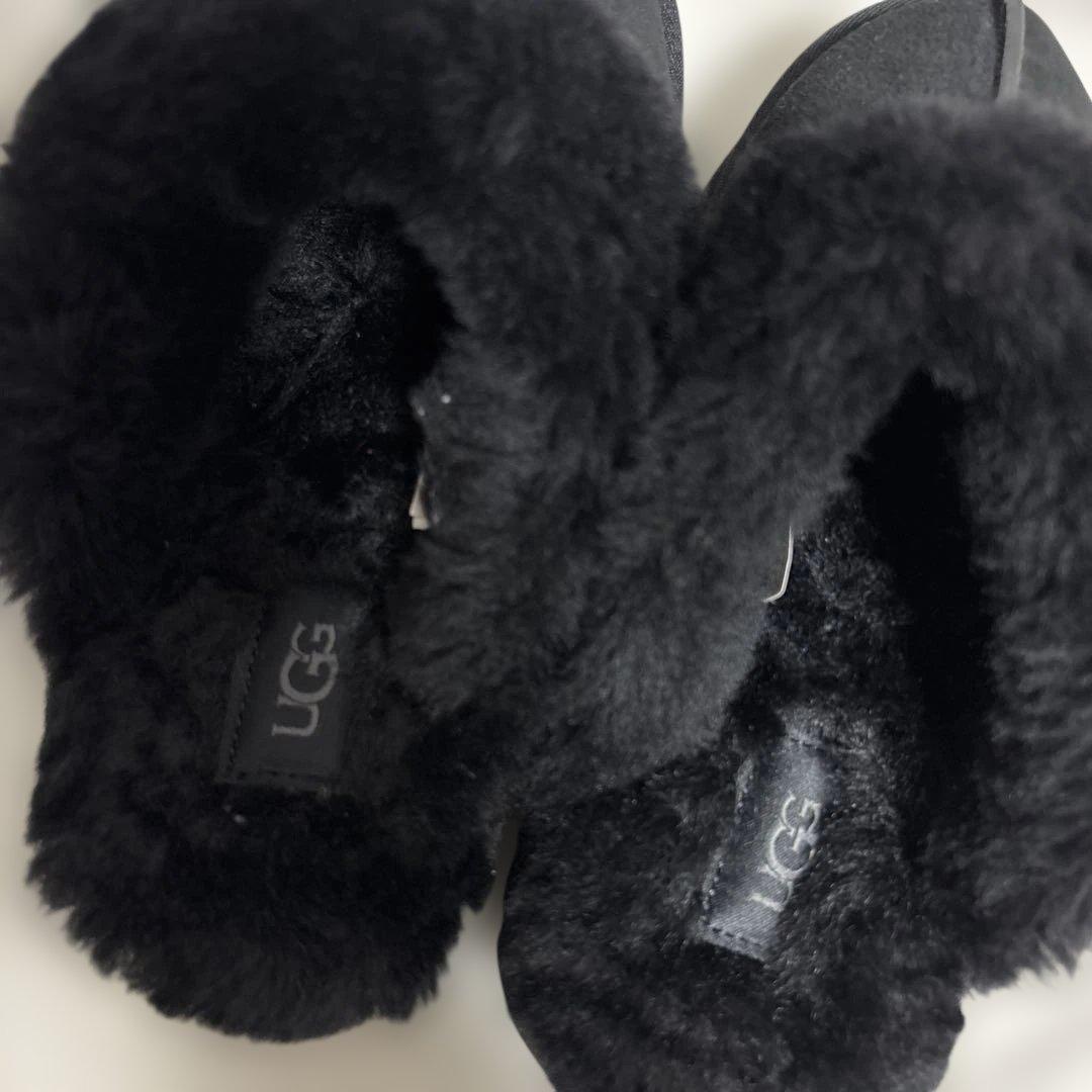 綺麗♡UGG 黒 スエード ファー付き クロッグ サンダル　サボ　アグ　24