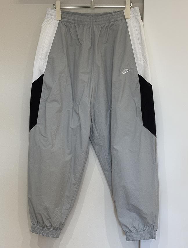 Nike ウィンドブレーカーとトレーニングパンツセット