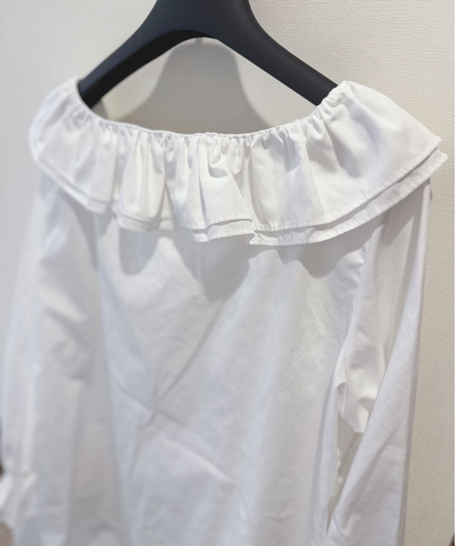 ✨新品未使用✨OHGA✨ラッフルショルダーブラウス✨ホワイト♡完売品♡翌日発送♡
