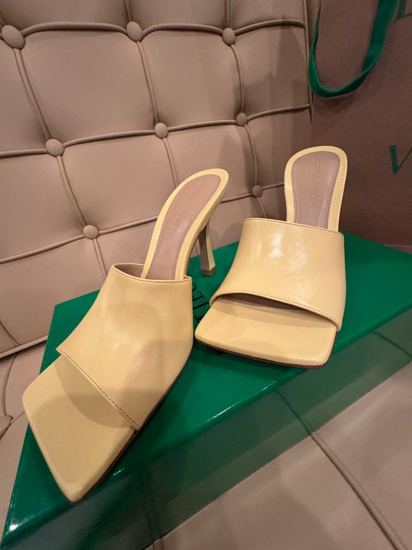 BOTTEGA VENETA イエローミュール