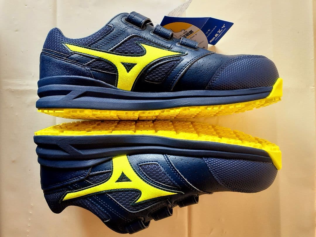 未使用タグ付き♪ ミズノ安全靴 ２６cmEEEネイビー×イエロー 人気カラー！