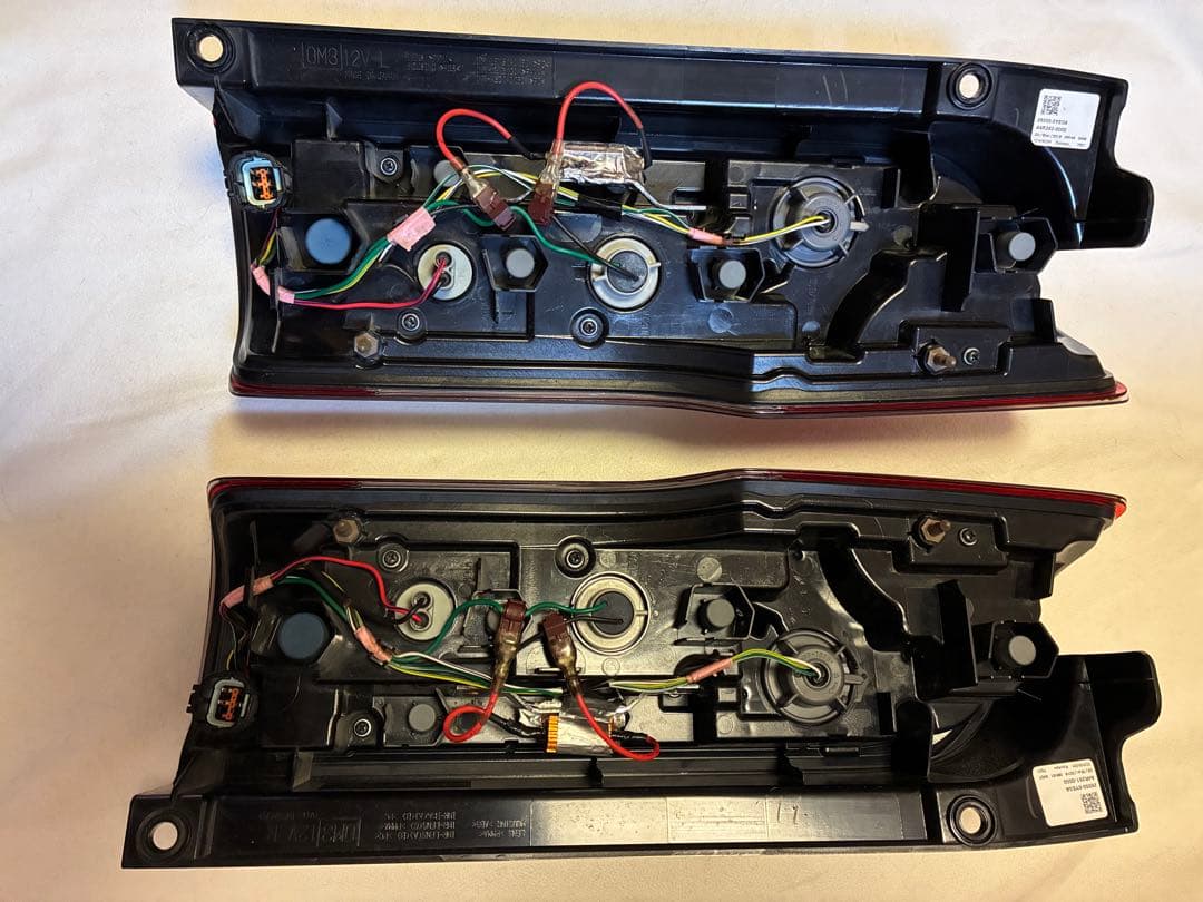 NV350 キャラバン 純正テールランプ