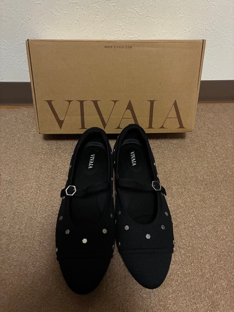 【超美品】ノベルティ付♪VIVAIA ブラックスタッズ フラットシューズ