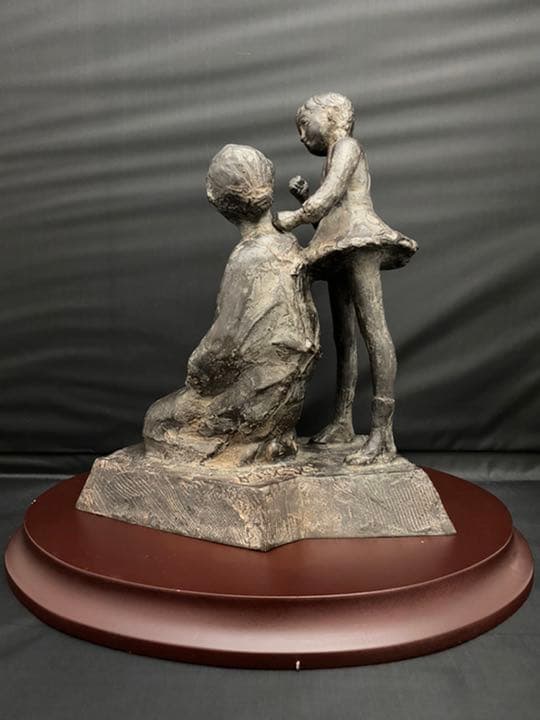 ブロンズ 肩叩き　銅製 彫刻 置物 台付　作家物　開運 骨董 美術 アンティーク