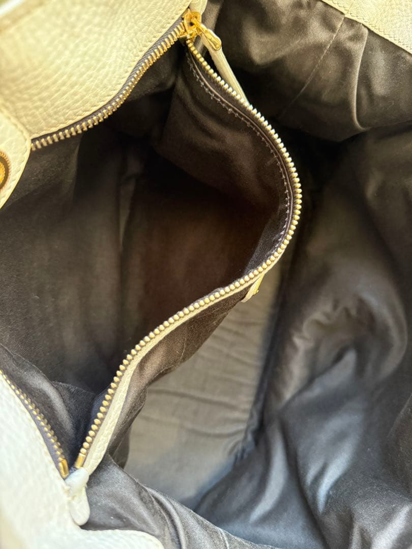 miu miu ホワイトレザー トートバッグ