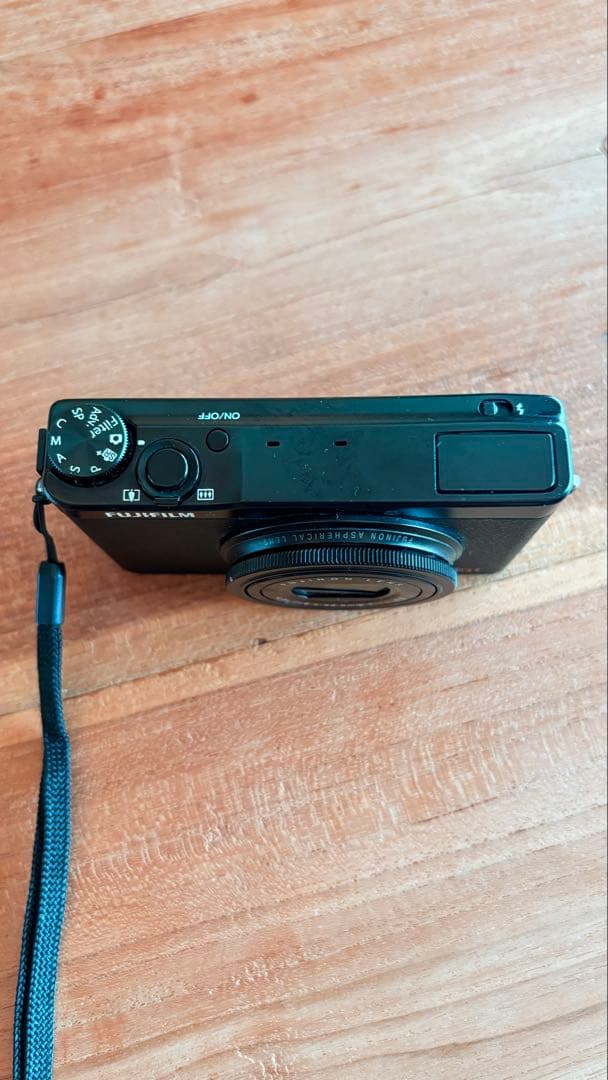 【美品】FUJIFILM XQ1 コンパクトデジタルカメラ