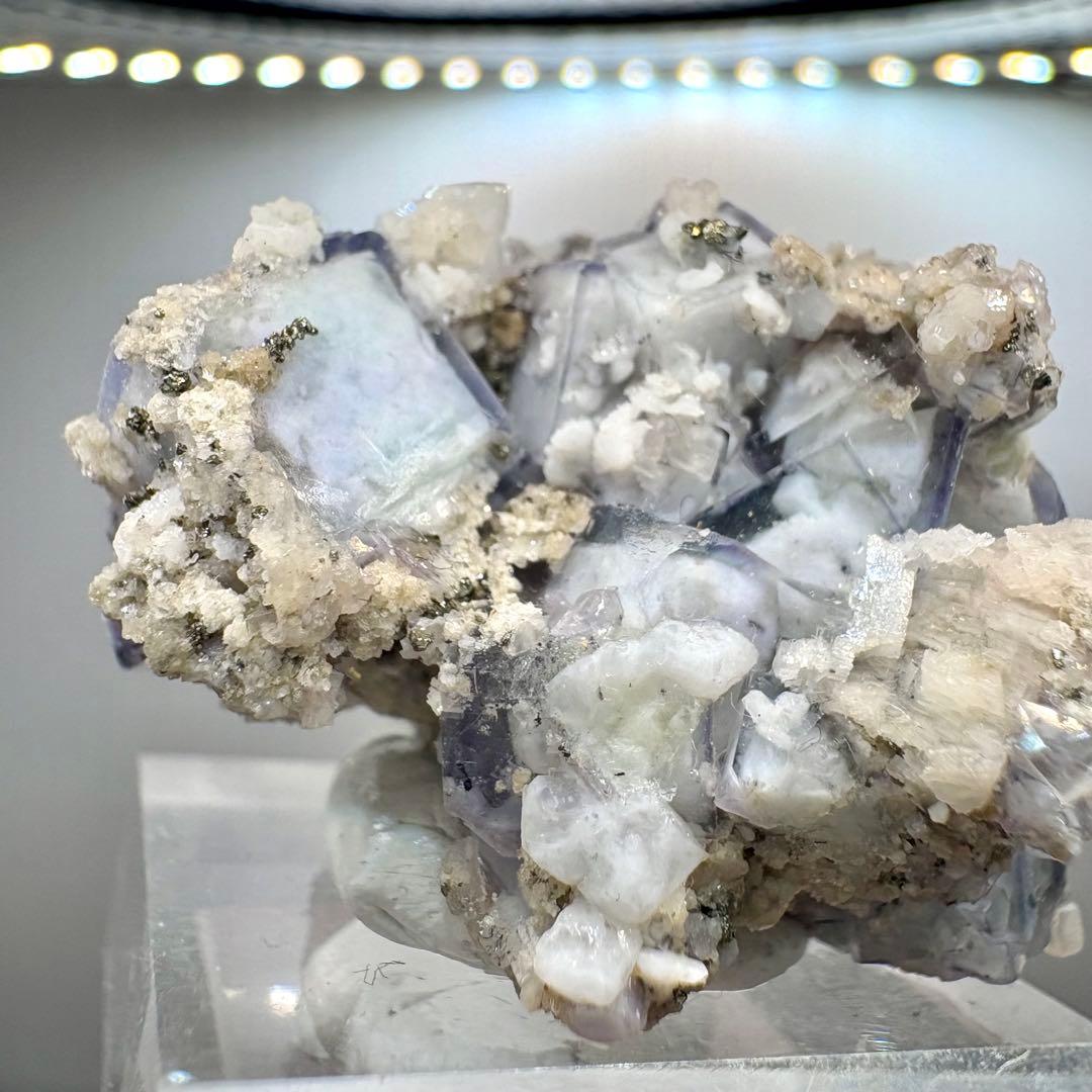 600 中国 ヤオガンシャン産　ポーセリンフローライト