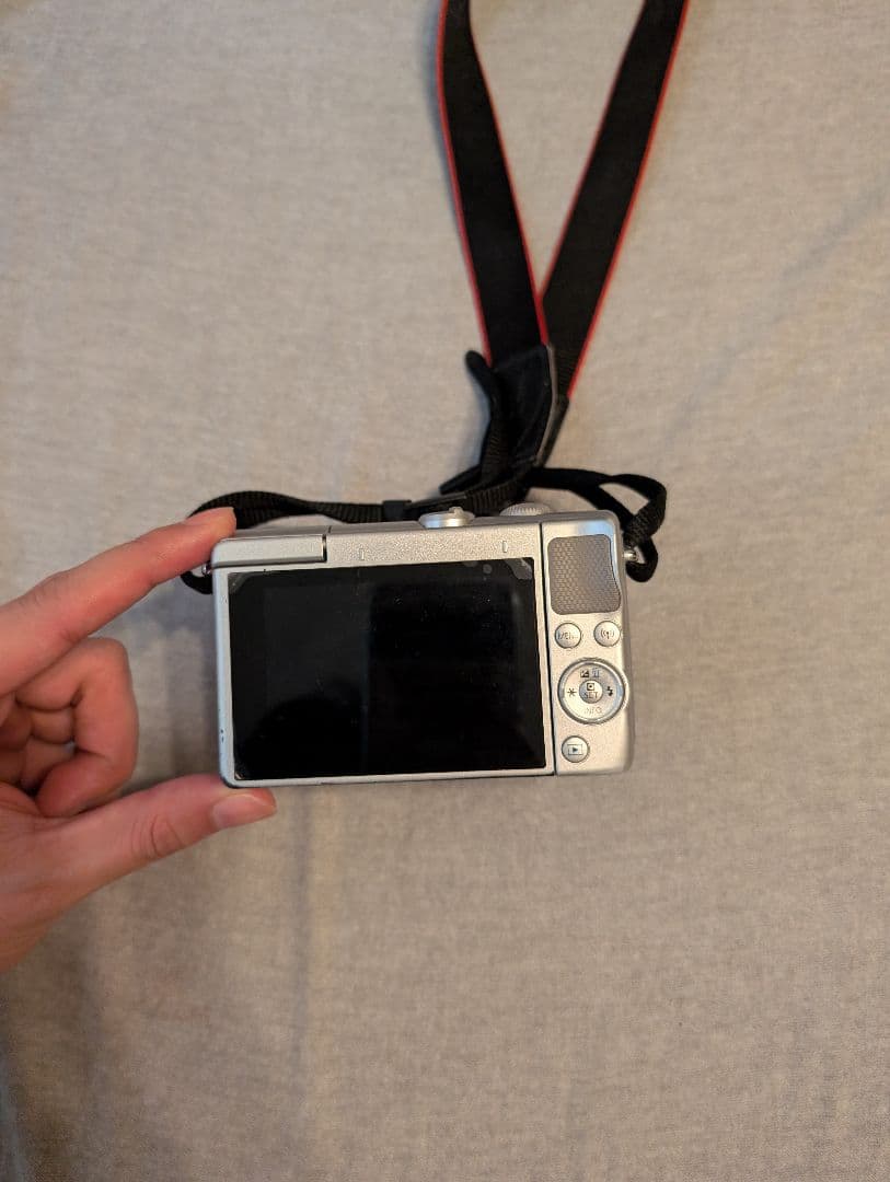 Canon EOS m100 ミラーレスカメラ シルバー