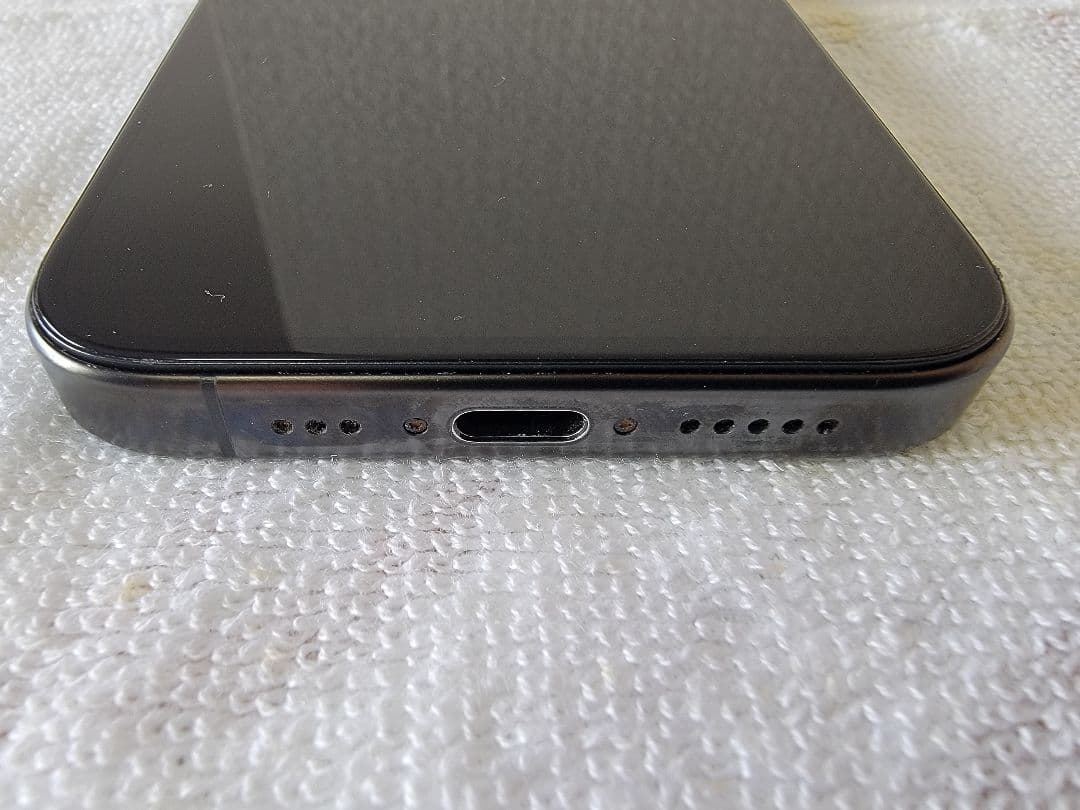 【美品】iPhone 15 Pro 1TB シャッター音なし / 新品液晶交換済