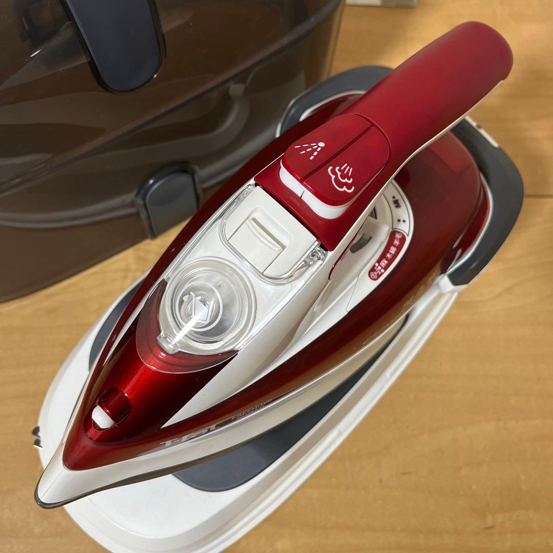 T-fal スチームアイロン 赤/白 収納ケース付き