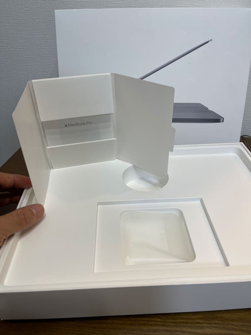 MacBook Pro 13インチ 2018 i7 16GB 512GB SSD