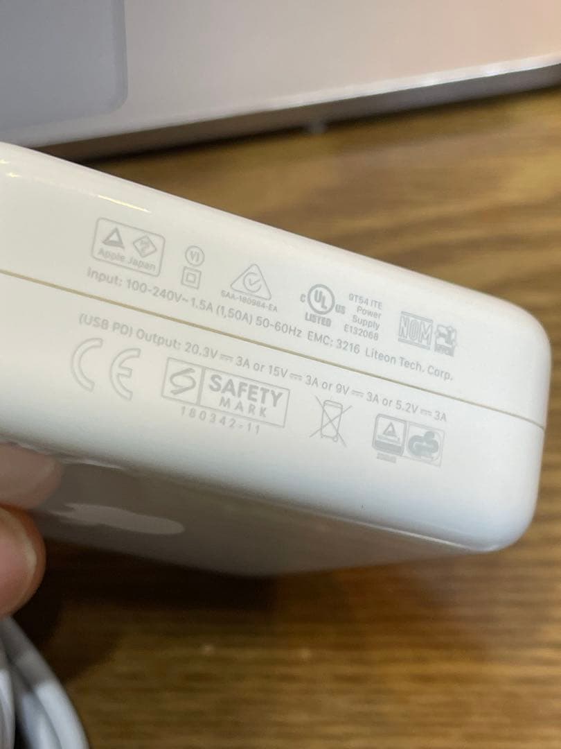 MacBook Pro 13インチ 2018 i7 16GB 512GB SSD