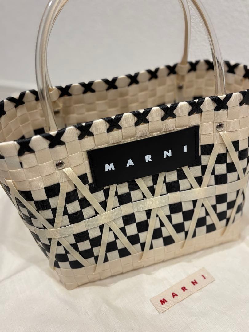 ゆっきー　MARNI マルニ 超美品 かごバッグ ホワイト/ブラック