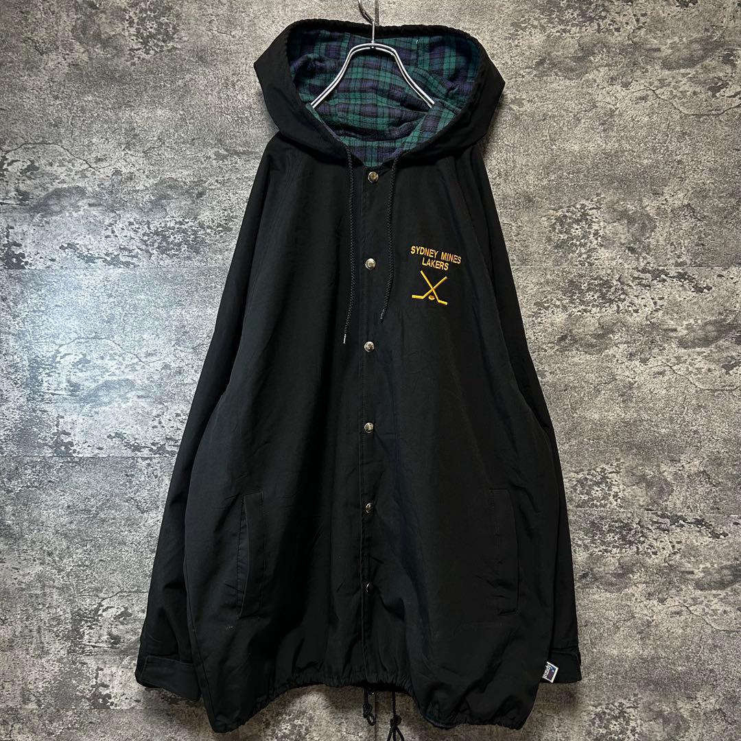 古着 90ヴィンテージ カナダ製　ナイロンジャケット　ビッグ刺繍ロゴ　フーディ