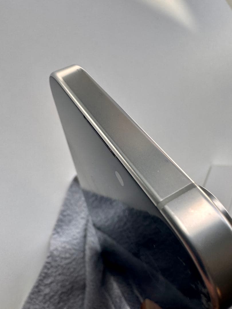 【超美品】Apple iPhone 16 Pro 256GB ホワイトチタン